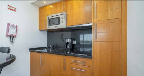 Apartamento TURISTICO - T0 no 6 andar em Alvor junto á praia com vista mar.