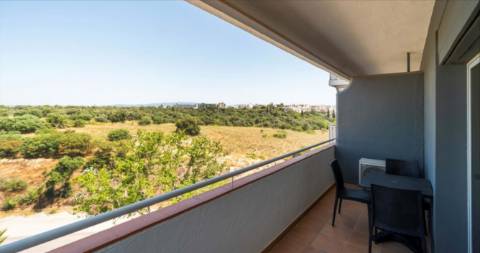 Apartamento T0 - TURISTICO - no 7 andar em Alvor junto á praia com vista mar.