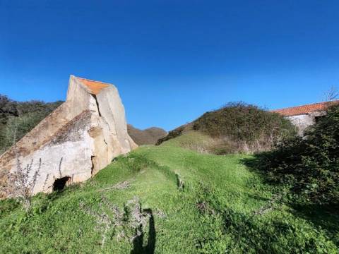 Herdade com construções à entrada de Portimão