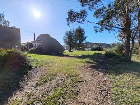 Herdade com construções à entrada de Portimão