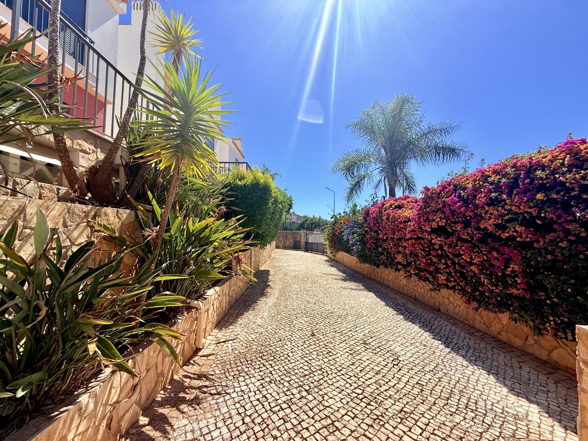 Moradia T3 em condomínio fechado na Guia, Albufeira
