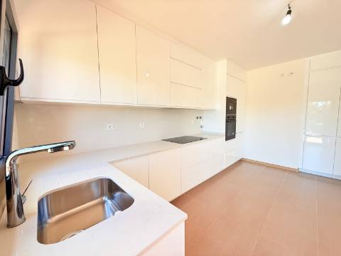 Moradia T3 em condomínio fechado na Guia, Albufeira