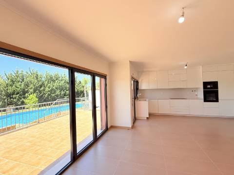 Moradia T3 em condomínio fechado na Guia, Albufeira