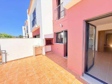 Moradia T3 em condomínio fechado na Guia, Albufeira