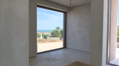 Moradia T4+1 Contemporânea com Spa e Piscina Panorâmica | Arquitetura de Autor na Meia Praia
