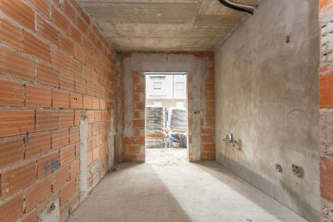 Apartamento T2 de 98,49m² no Lote 96 - Espaço, Luz e Elegância | Bairro Afonso Costa, Setúbal