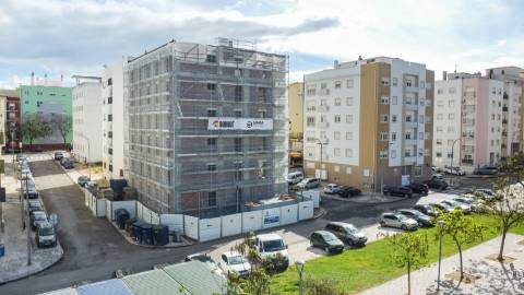 Apartamento T2 de 98,49m² no Lote 96 - Espaço, Luz e Elegância | Bairro Afonso Costa, Setúbal
