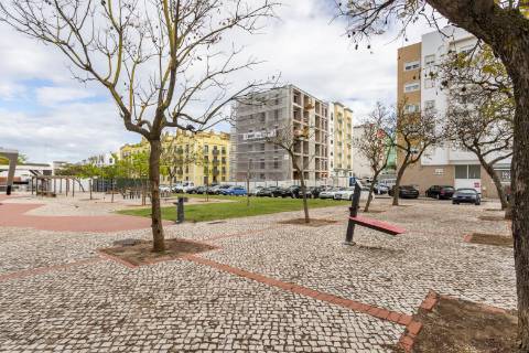 T2 de 93,44m² no Lote 96 - Espaço, Luz e Elegância | Bairro Afonso Costa, Setúbal