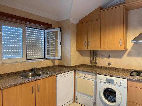 Apartamento T2 na Baixa / Centro de Setúbal - Av dos Combatentes da Grande Guerra
