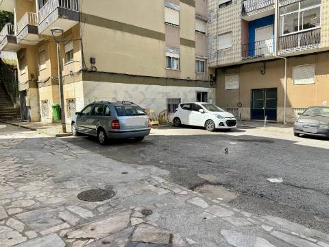 Garagem / Armazém na Camarinha com casa de banho | Setúbal