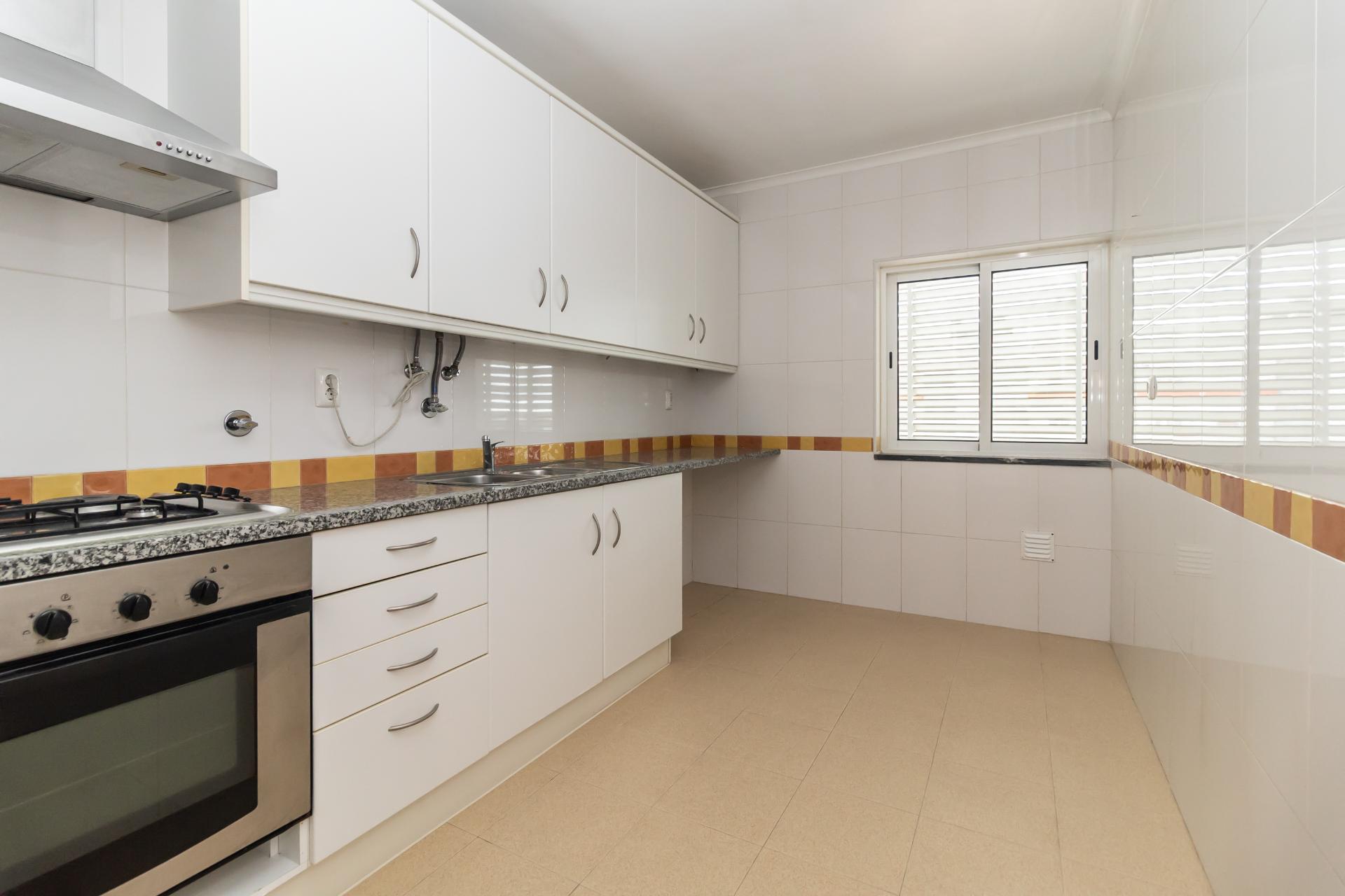 Apartamento T2 com elevador, parqueamento e arrecadação nas Manteigadas