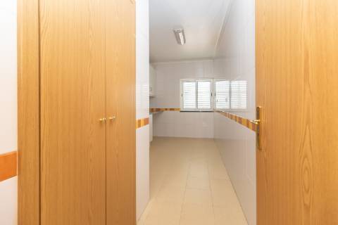 Apartamento T2 com elevador, parqueamento e arrecadação nas Manteigadas