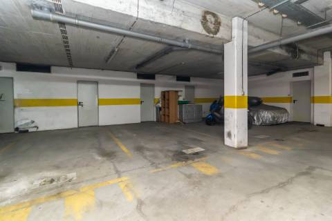 Apartamento T2 com elevador, parqueamento e arrecadação nas Manteigadas