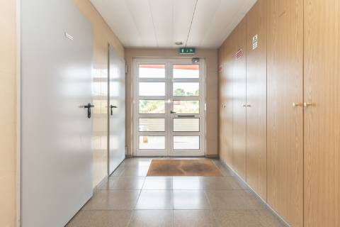 Apartamento T2 com elevador, parqueamento e arrecadação nas Manteigadas