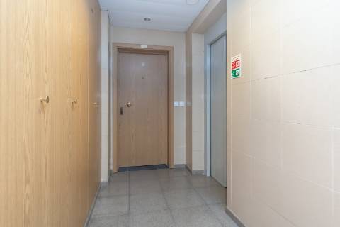 Apartamento T2 com elevador, parqueamento e arrecadação nas Manteigadas
