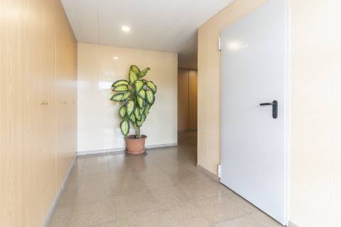 Apartamento T2 com elevador, parqueamento e arrecadação nas Manteigadas