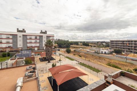 Apartamento T2 com elevador, parqueamento e arrecadação nas Manteigadas