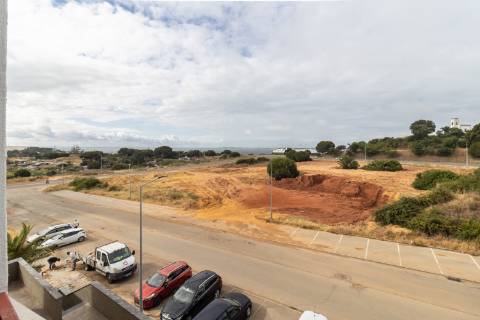 Apartamento T2 com elevador, parqueamento e arrecadação nas Manteigadas