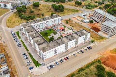 Apartamento T2 com elevador, parqueamento e arrecadação nas Manteigadas