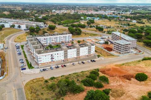 Apartamento T2 com elevador, parqueamento e arrecadação nas Manteigadas