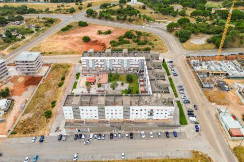 Apartamento T2 com elevador, parqueamento e arrecadação nas Manteigadas