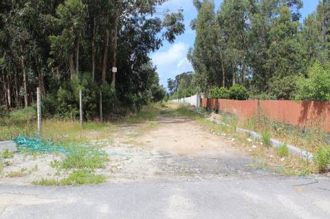 Terreno para construção com 4.080 m2 em Rio Meão