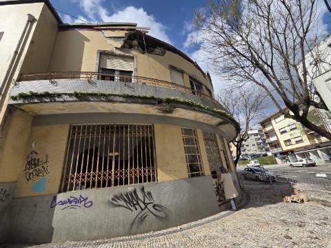 Casa de habitação e comércio em São João da Madeira