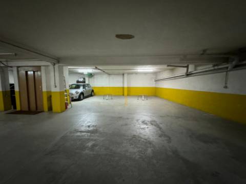 Lugares de garagem no centro de São João da Madeira