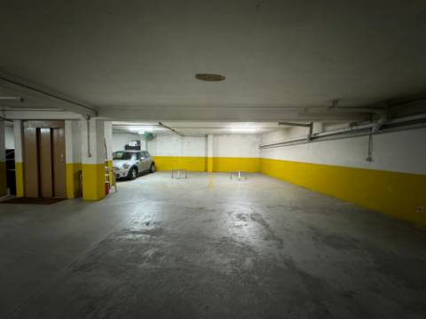 Lugares de garagem no centro de São João da Madeira