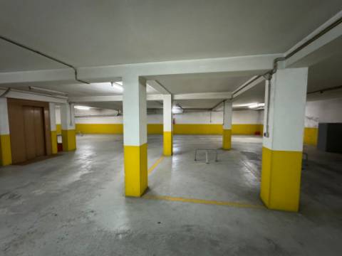 Lugares de garagem no centro de São João da Madeira