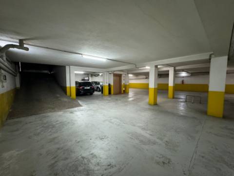 Lugares de garagem no centro de São João da Madeira