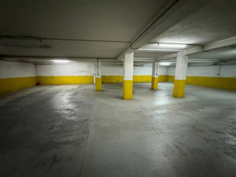 Lugares de garagem no centro de São João da Madeira