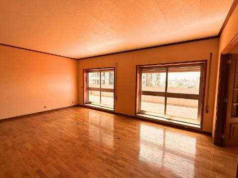 Duplex T4 em São João da Madeira