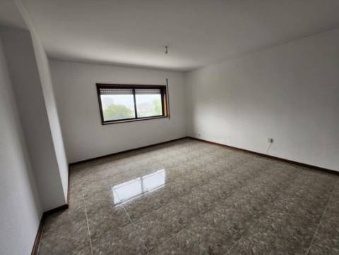 Apartamento T2 em Vilar do Paraíso