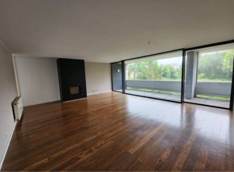 Apartamento T4 em Vilar do Paraíso