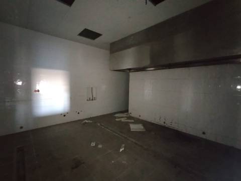 Pavilhão/Discoteca em Aradas