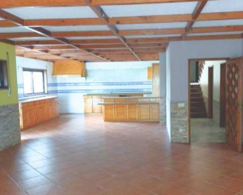 Moradia com Armazém em Vila Nova de Famalicão