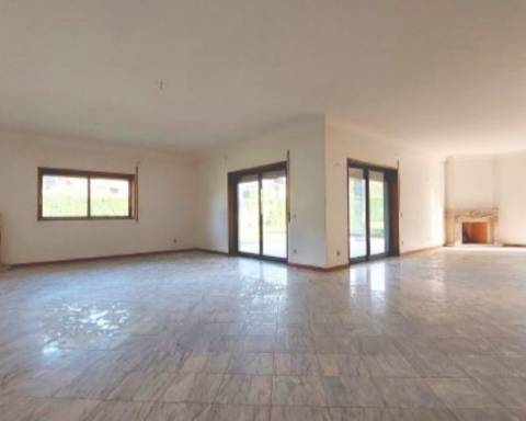 Moradia com Armazém em Vila Nova de Famalicão