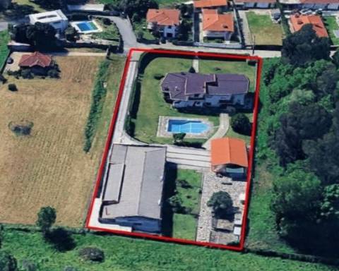 Moradia com Armazém em Vila Nova de Famalicão