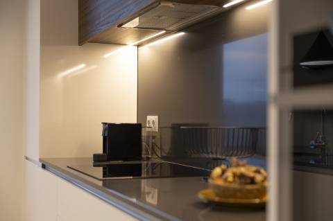Apartamento T3 com varanda, suite, garagem dupla e arrecadação.