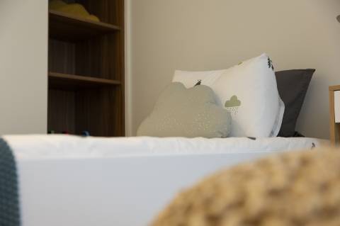 Apartamento T3 com varanda, suite, garagem dupla e arrecadação.
