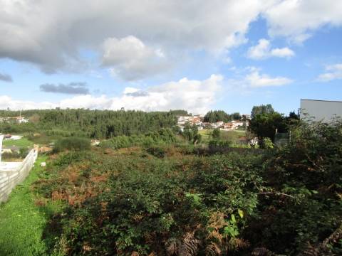 Terreno urbano em Nogueira da Regedoura