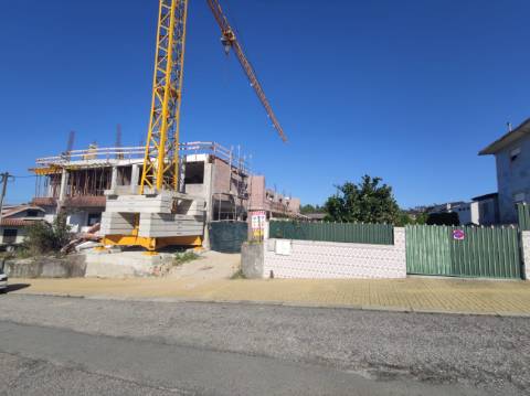 Apartamento T3 novo com varanda e garagem - Nogueira do Cravo