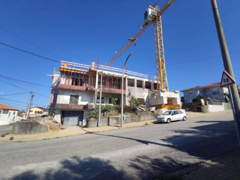 Apartamento T2 novo com varanda e garagem - Nogueira do Cravo