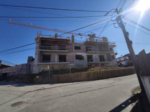 Apartamento T2 novo com varanda e garagem - Nogueira do Cravo