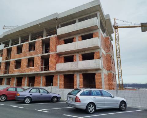 Apartamento T0 com varanda em Oliveira de Azeméis