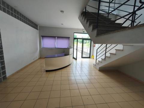 Pavilhão Industrial em Codal
