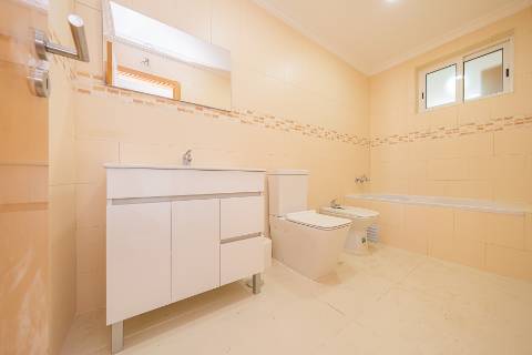 || OPORTUNIDADE INVESTIMENTO | Moradia Bi-Familiar T3 + T2 | TOTALMENTE REMODELADA ||