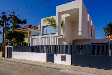 || Moradia de Luxo || T4 com Piscina || Aroeira ||