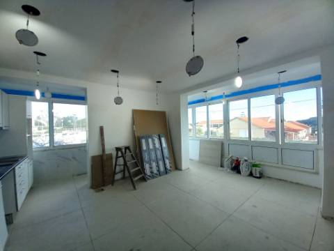 OPORTUNIDADE! T4 TOTALMENTE REMODELADO | EXCELENTE INVESTIMENTO